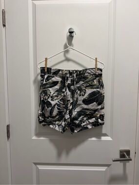 Per Se Tropical Leaf Print Shorts - Green, White